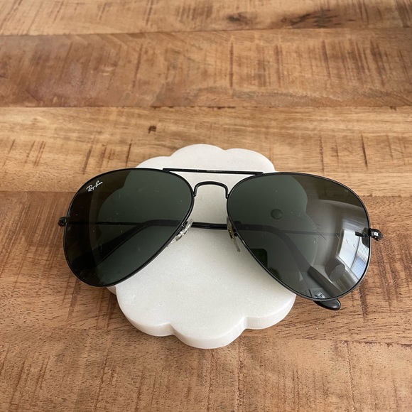 Men's Black Aviator Sunglasses - Picture 8 of 10